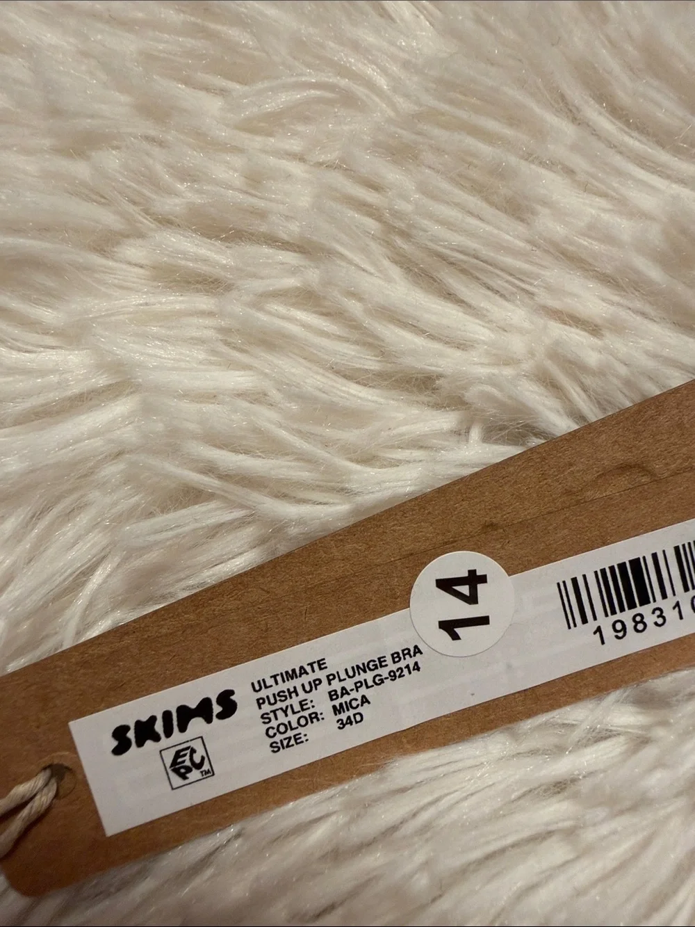 SOLD!!! SKIMS ultimate push up plunge bra - Picture 2 of 3